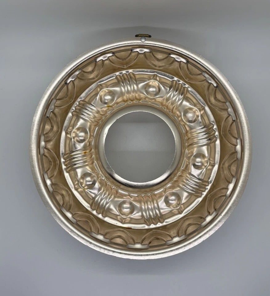 VTG Copper Tone Rose Gold MCM Round Fruitcake Wreath Design 3 ½ Cup Jello Mold - Image 4 of 4