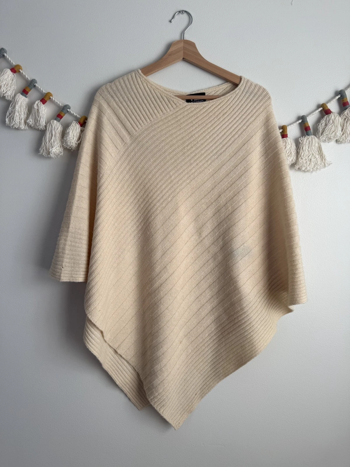 Beryll 100% Cashmere Beige Ribbed Knit Asymmetric Poncho Cape Top Outdoor Warm