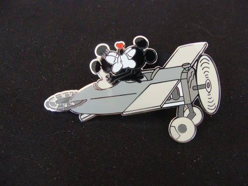 Disney WDW 2004 Mickey & Minnie Kissing in an Airplane Plane Crazy Pin 27702