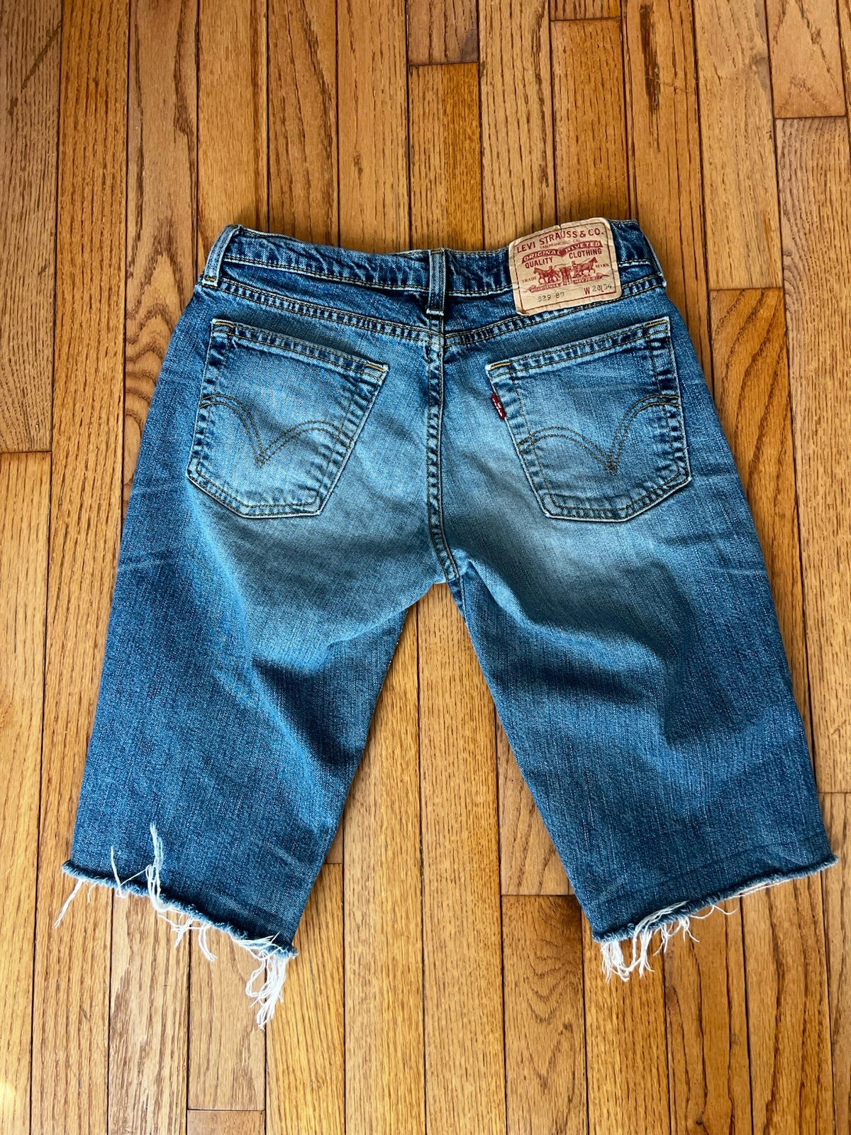 Levi’s 529 Denim Shorts Cutoff Raw Hem Bermuda Medium Wash Mid Rise W28