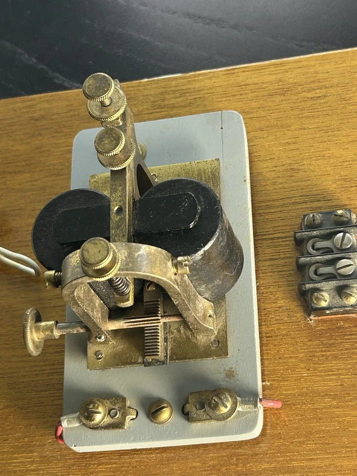 Vintage J.H. Bunnell & Co Telegraph Key & Sounder Set on Wood Board Morse code - Image 4 of 4