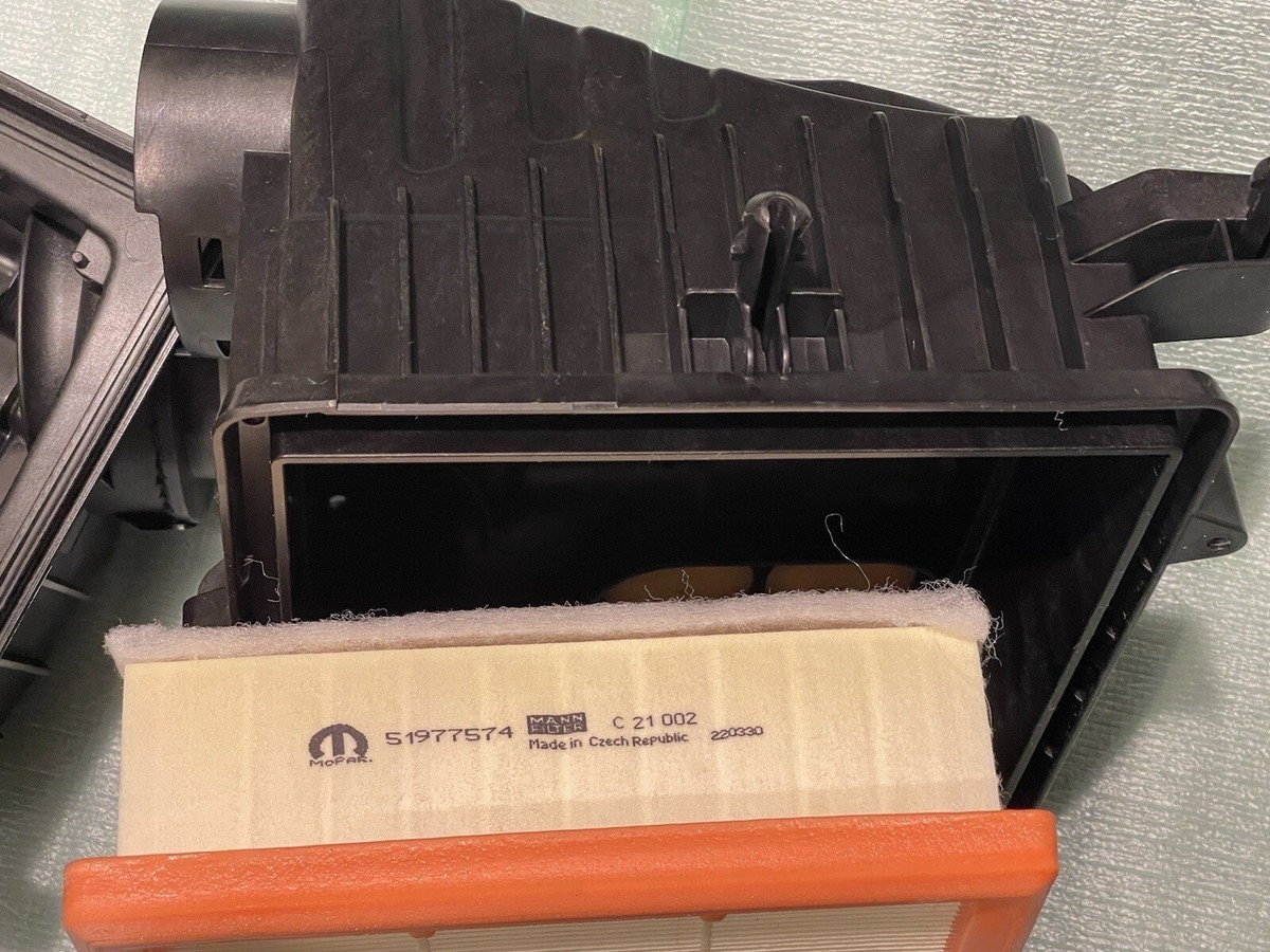 2015-2021 JEEP RENEGADE 2.4L ENGINE AIR CLEANER INTAKE HOUSING  