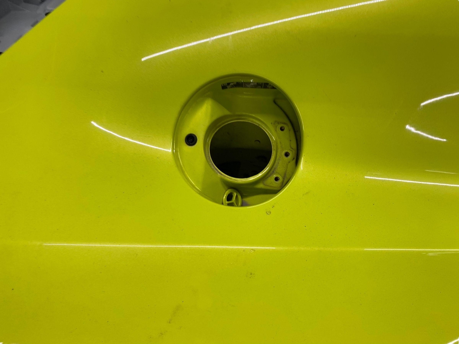 2019-2023 ASTON MARTIN VANTAGE COUPE RIGHT QUARTER PANEL SKIN LIME ESSENCE *CUT*