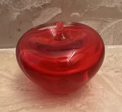 Handblown Red Apple with Red Stem ~ Flat Unsigned Base ~ Mint Condition  