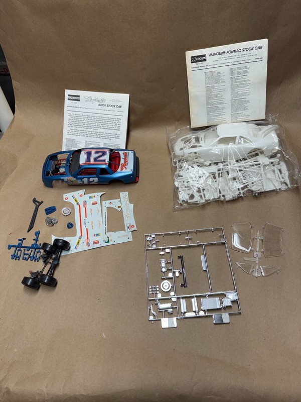 NASCAR Raybestos Buick PARTS 1/24 Scale Model Car Kit Built UP Valvoline Pontiac