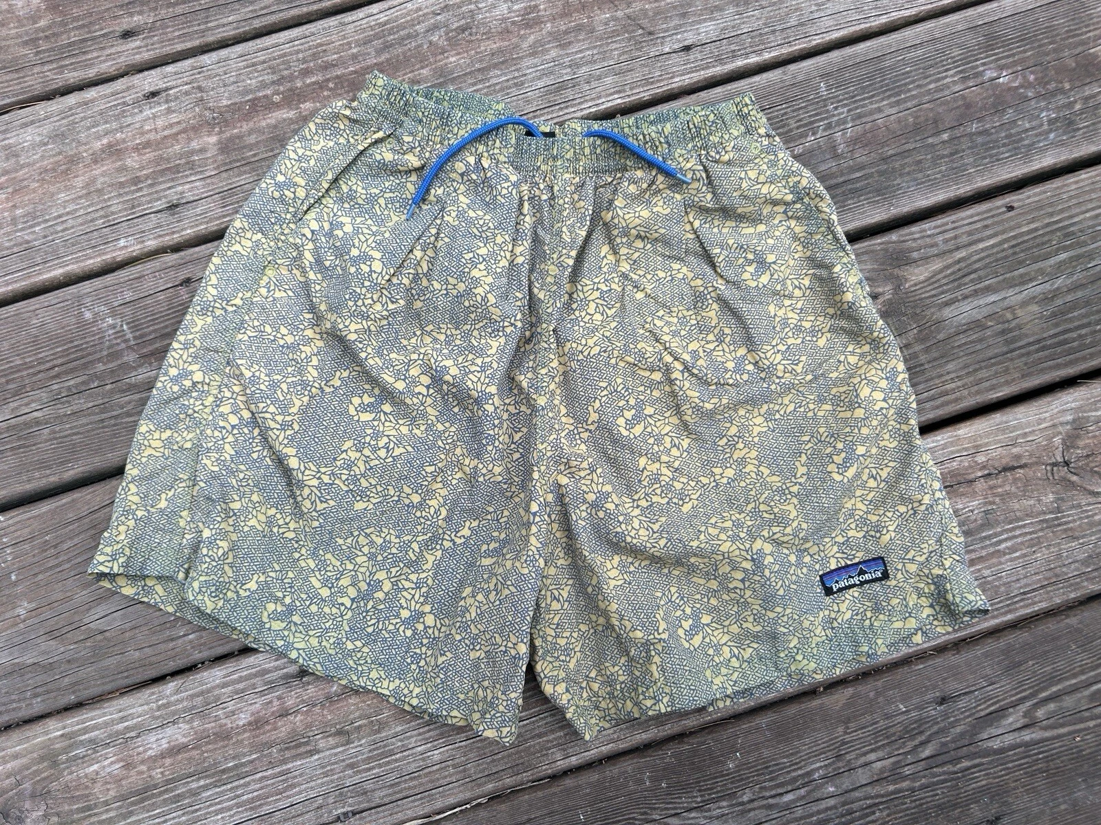 Vtg 90s Patagonia Baggies Shorts Sz Medium Unlined Nylon Geometric Pockets Logo
Opens in a new windo
