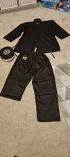 Karate Suit Age 13-14yrs & Punch Pad. Excellent Condition. Hardly Worn.