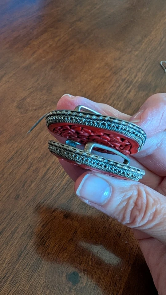 De colección (2) 1930 cinabrio tallado China en forma de corazón hebillas de cinturón detalladas plateadas UJ1 Foto 3 de 4