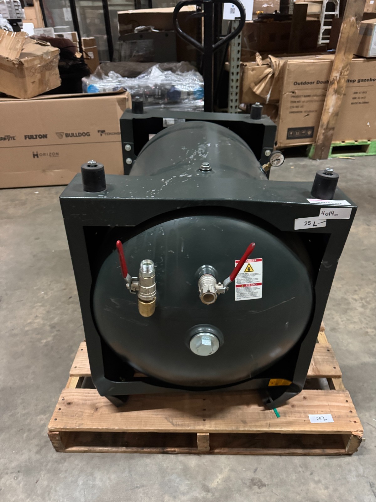 2023 Kaeser SM 7.5 screw drive air compressor - damaged