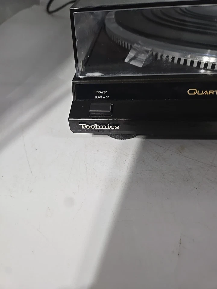 Tocadiscos estéreo Technics SL-QD33 con cartucho Audio Technica probado ¡Funciona muy bien! Foto 2 de 4