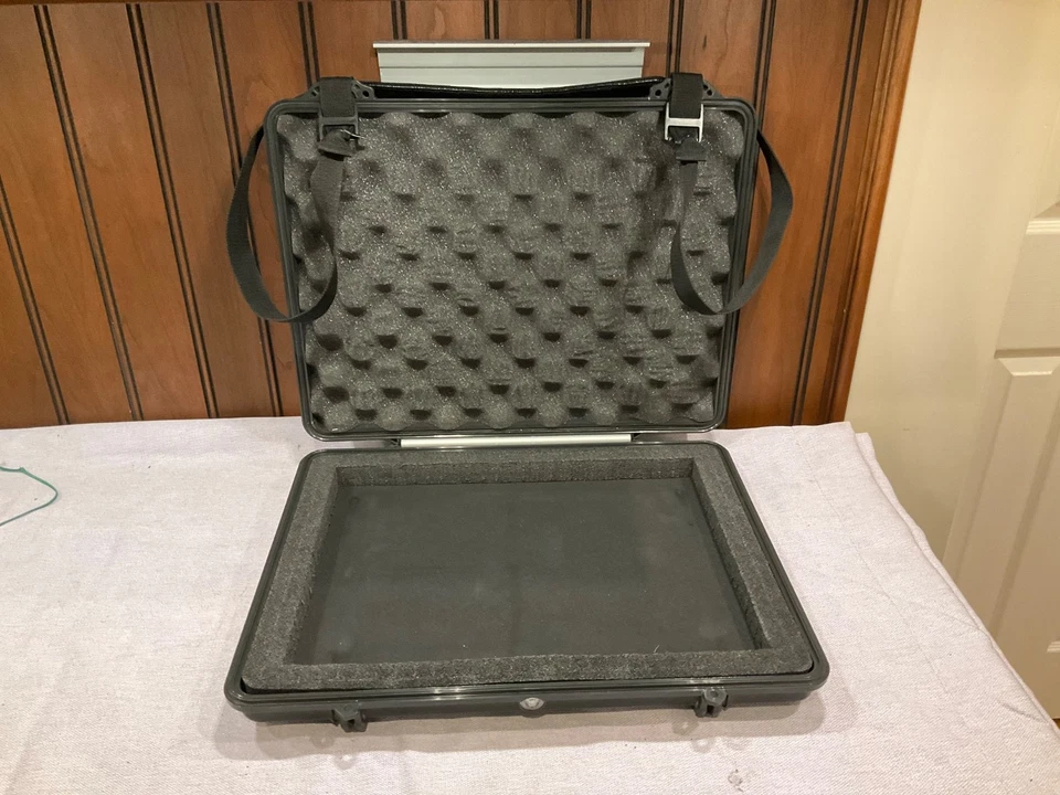 Vintage Pelican Hardback 1090 The Ultimate 15” Notebook Computer Protector, NEW - Image 4 of 4