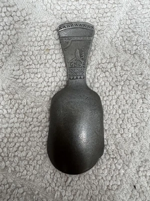 Antique Ornate Pewter Caddy Spoon Floral Decoration 8cm - Image 1 of 4