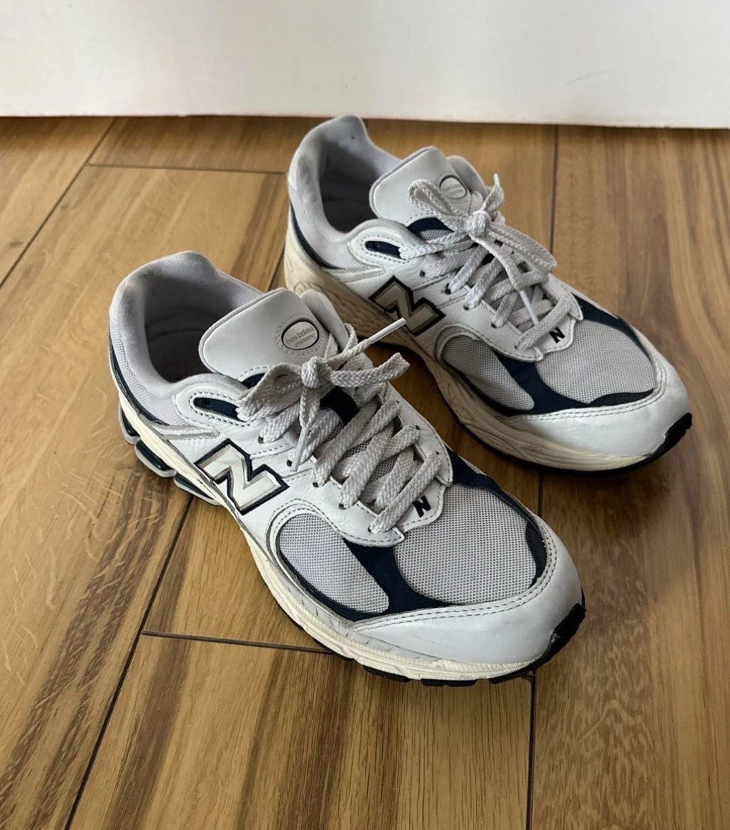 Scarpe da ginnastica New Balance M2002RHQ taglia UK9 usate condizioni