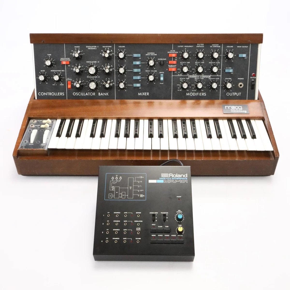 Moog Minimoog Model D Analog Synthesizer w Roland MPU 101 CV Interface 47758