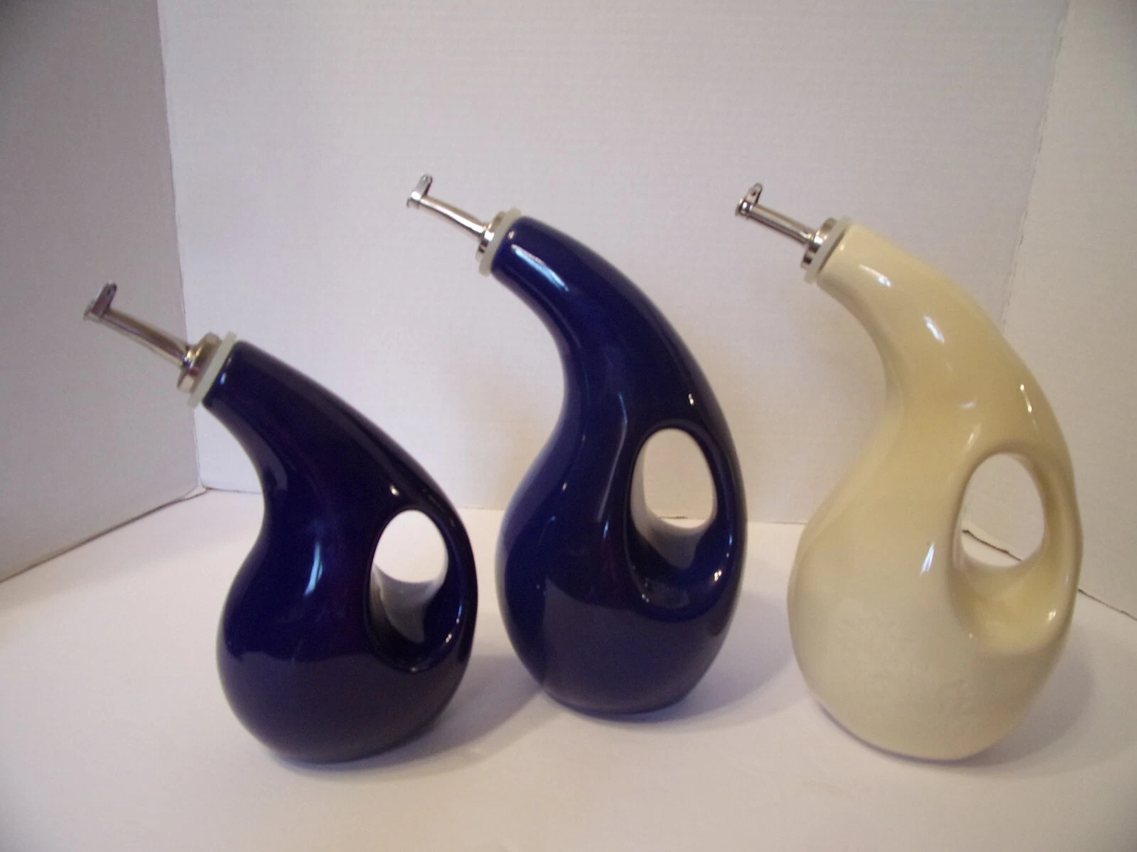 RACHAEL RAY TWO VINEGAR BOTTLES & ONE OIL BOTTLE