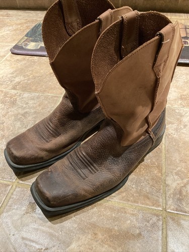 Men ARIAT western style leather boots 