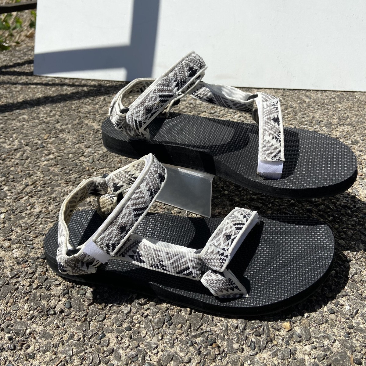 Teva Sandals Womens Sz 9 Universal Sandal Hike Comfort Black  display picture 1