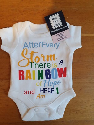 After Every Storm Comes a Rainbow of Hope Baby Body Weste - Mehrfarbig