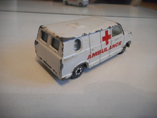 Yatming US Ambulance Van in White - Picture 2 of 2