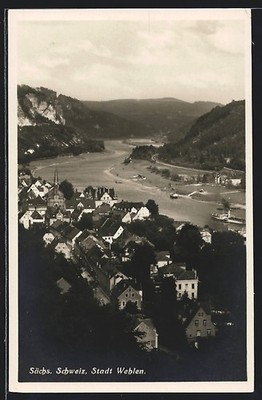 Ansichtskarte Wehlen /Sächs. Schweiz, Ortsansicht vor mäanderndem Fluss 