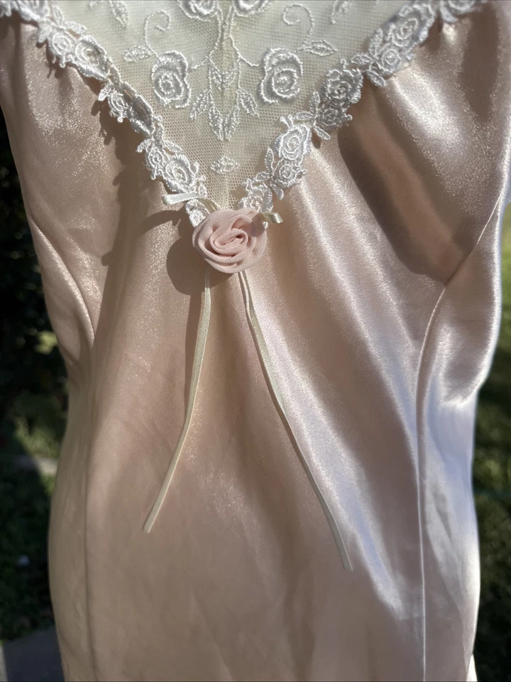 Vintage California Dynasty Off Pale Pink Nightgown XL Lace Trim Roses Classy - Image 4 of 4