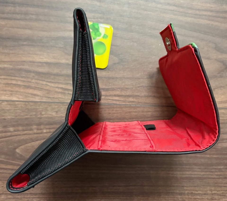 Bolso sin asas Yoshi Super Mario Brothers plegable con solapa verde negro Nintendo Bioworld Foto 4 de 4