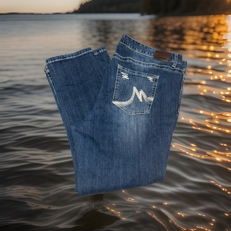 Woman’s Maurice Plus Jeans 24 Short