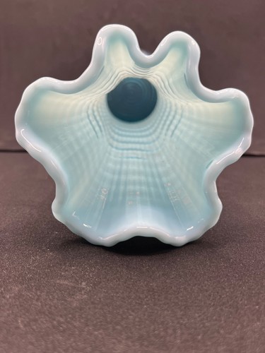 Model Flint Imperial Ribbed Spiral Blue Opalescent Glass Vase - Picture 8 of 9