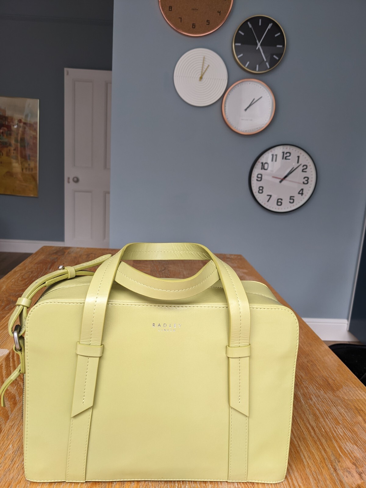 Beautiful Rectangular shaped tote leather shoulde… - image 2