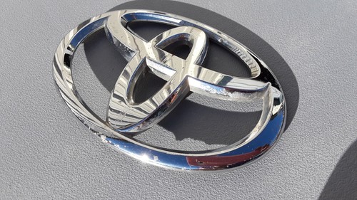 2016 Toyota Highlander Rear Tailgate Hatch Emblem Logo Badge OEM - Picture 2 of 23