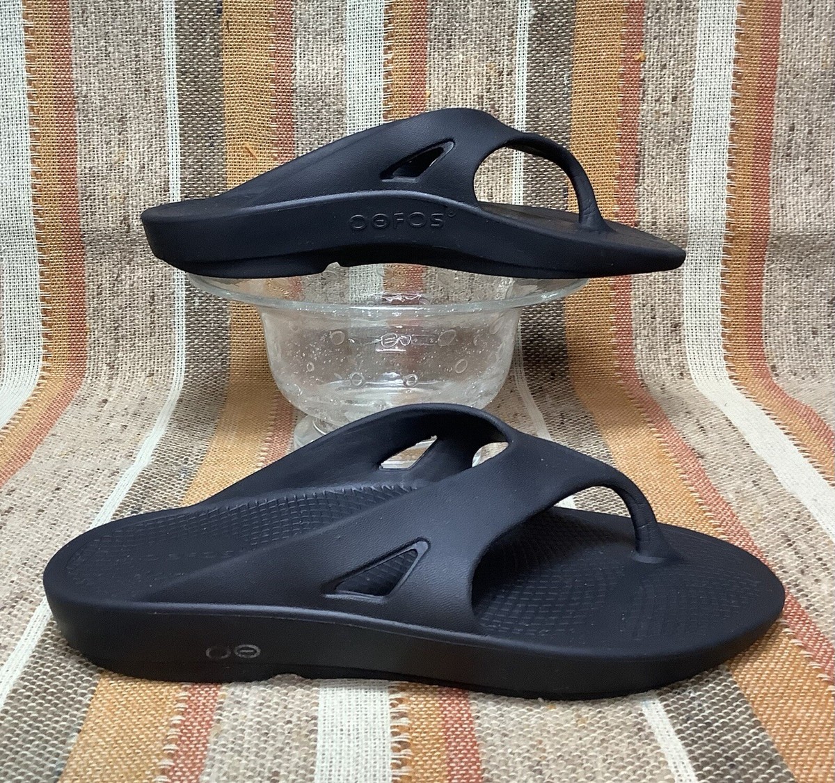 OOFOS OOriginal Black Thong Recovery Sandals 42 men women 11