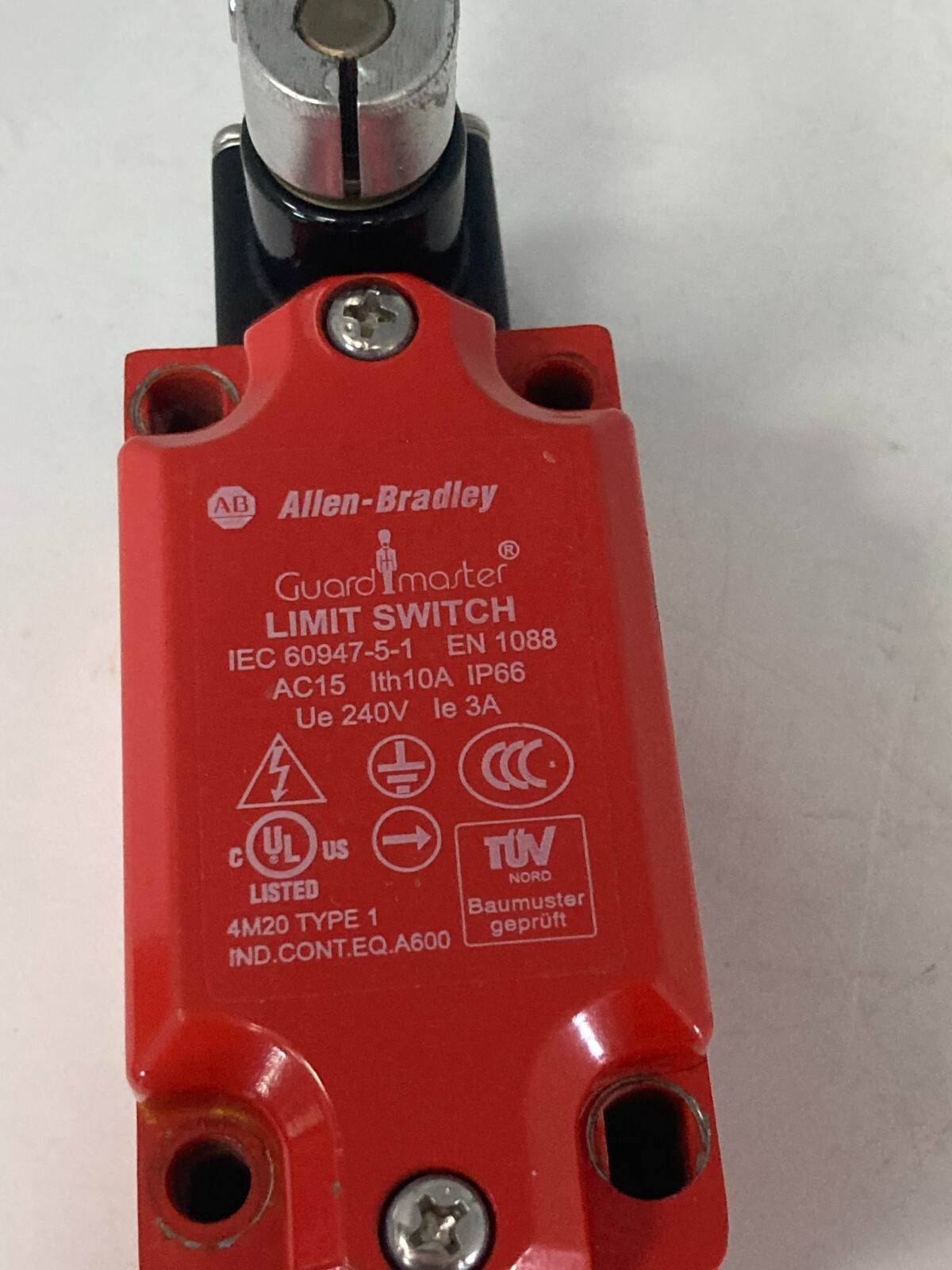 ALLEN BRADLEY 440P-MSLS11B LIMIT SWITCH GUARDMASTER 1NC/1NO ROLLER SNAP ...