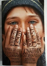 Extremely Loud and Incredibly Close by Jonathan Safran Foer (2011, Trade PB)