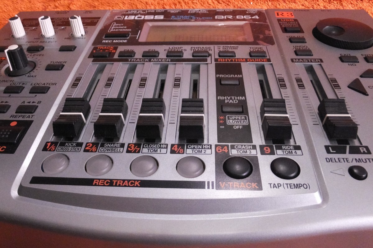 BOSS マルチトラックレコーダー BR-864 ボス br_864_angle_main.jpg
