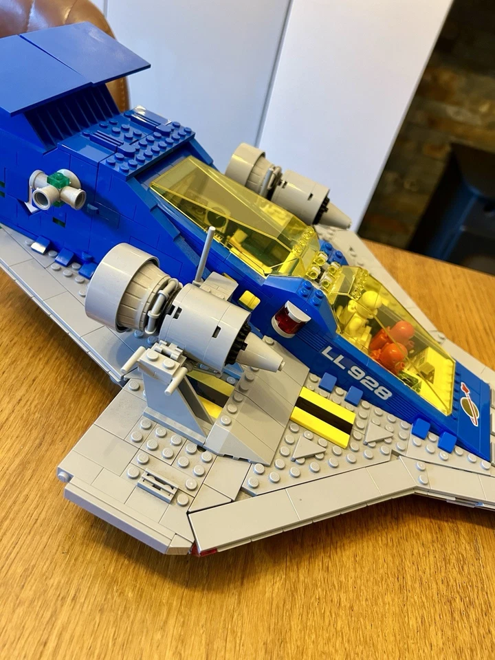 LEGO Icons 10497 Galaxy Explorer, photo 3 of 5