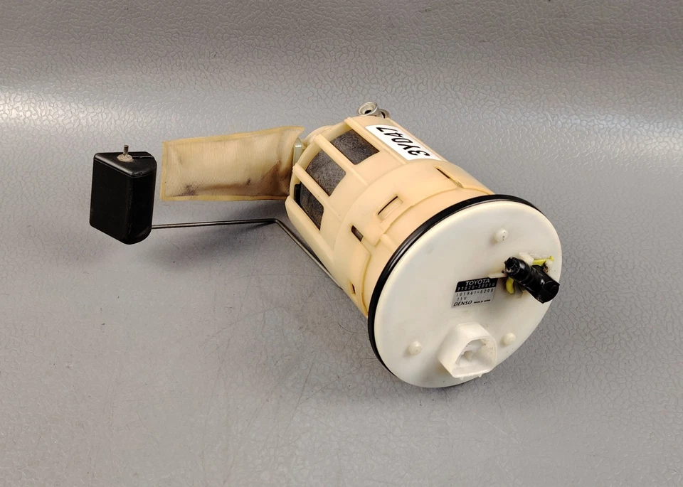 99 01 LEXUS GS300 JZS161 2JZGE / 1UZFE Fuel Pump ASSEMBLY 77024 30010 OEM JDM - Image 4 of 4
