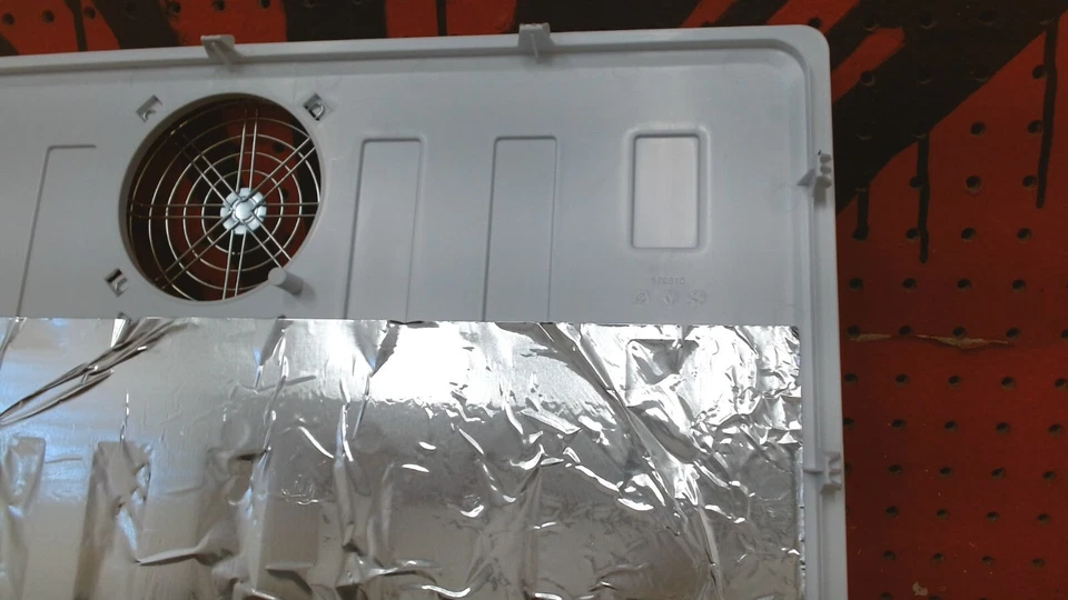 Cubierta evaporador refrigerador Beko 4923480400 Foto 3 de 4