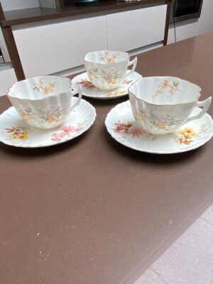 JUGENDSTIL X 3 ANTIKE FEINE BONE CHINA TASSEN UND UNTERTASSEN PASTELLFARBEN BLÜTE