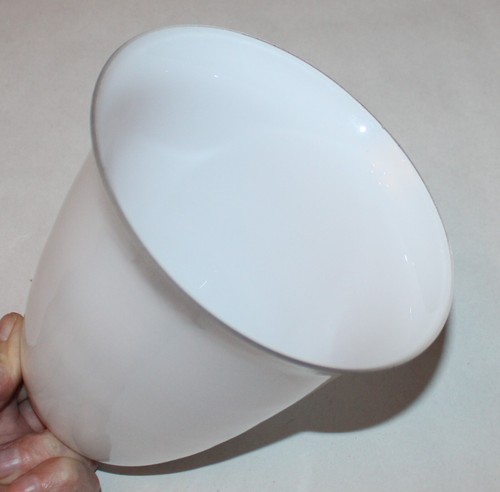 Par de cortinas de lámpara de montaje de 2 1/8" con carcasa blanca 5-5/8" W X 5-5/8" T - Imagen 6 de 10