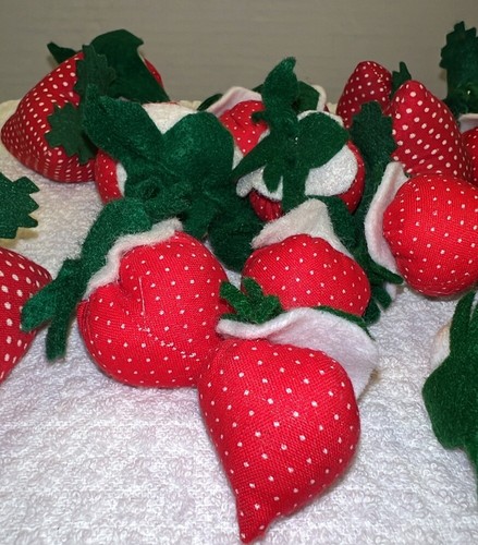 20 Vintage Handmade Faux Strawberries With Green Felt Tops Home Table Decor - Picture 7 of 11
