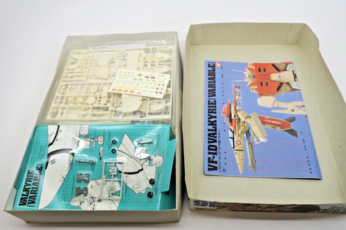 Vintage Bandai Macross 1/72 VF-1D Valkyrie Variable Model Kit - Picture 4 of 4