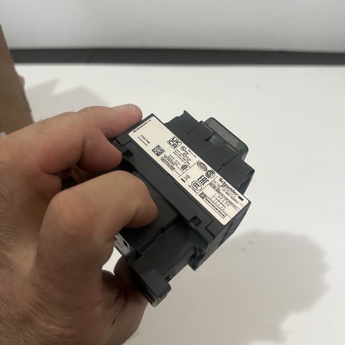 Schneider Electric CAD32L7 Steuerrelais 690V 3-polig 3-Phasen Spule 200VAC 50/60Hz - Bild 3 von 18