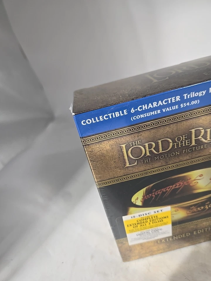 The Lord of the Rings Trilogy Extended Edition Blu-Ray 6-Figurine Set NEW MINT - Image 2 of 4