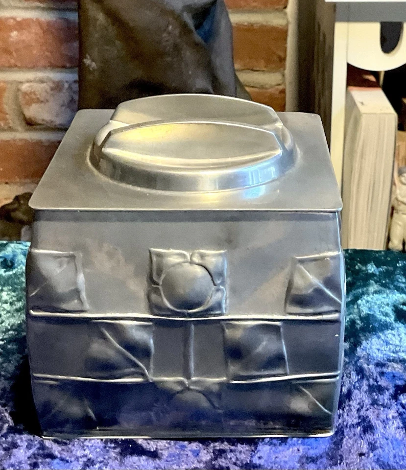 Archibald Knox Liberty & Co Tudric Pewter Biscuit Box Model # 0194 Art Nouveau - Image 4 of 4