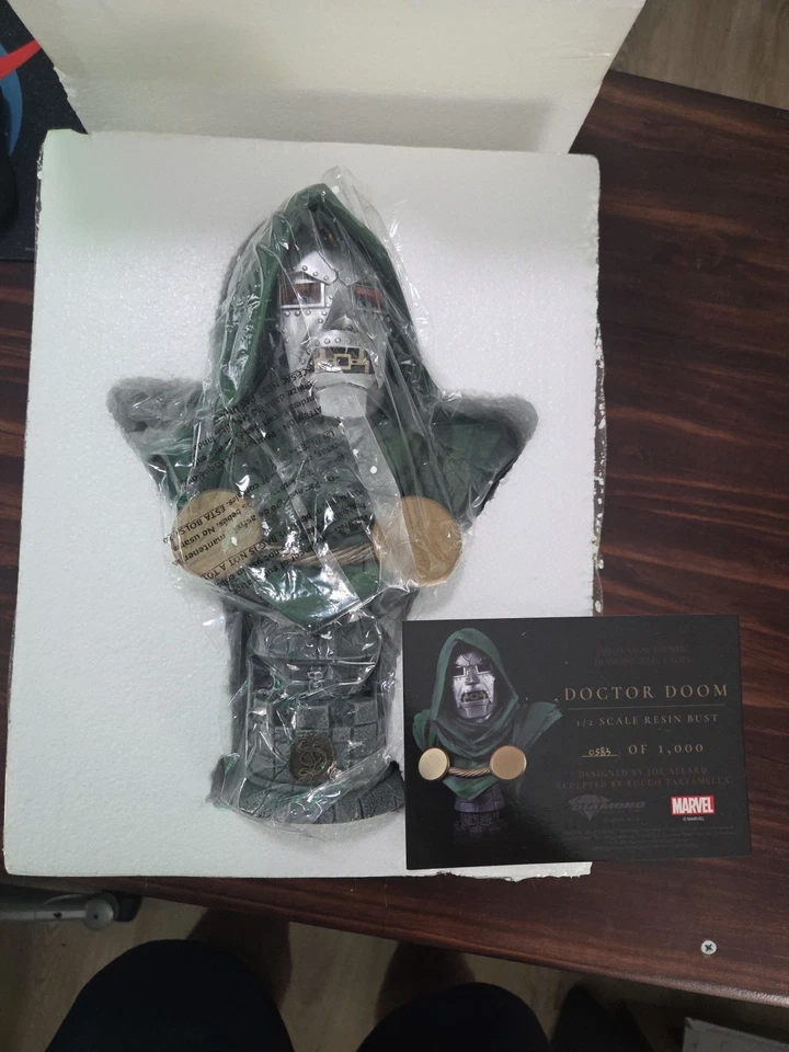 Legends In 3D 1/2 Scale Doctor Doom Bust, Marvel Universe Diamond Select - Image 4 of 4