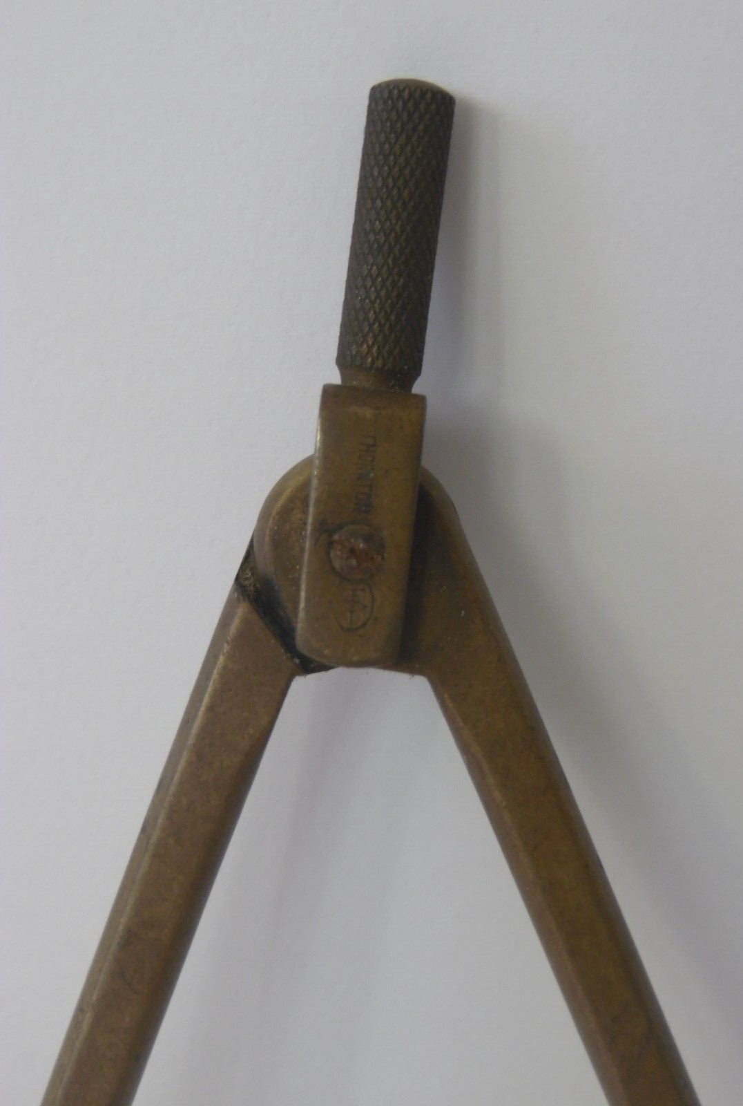 VINTAGE THORNTON BRASS COMPASS SCHOOL ENGINEER SCIENTIFIC DRAWING