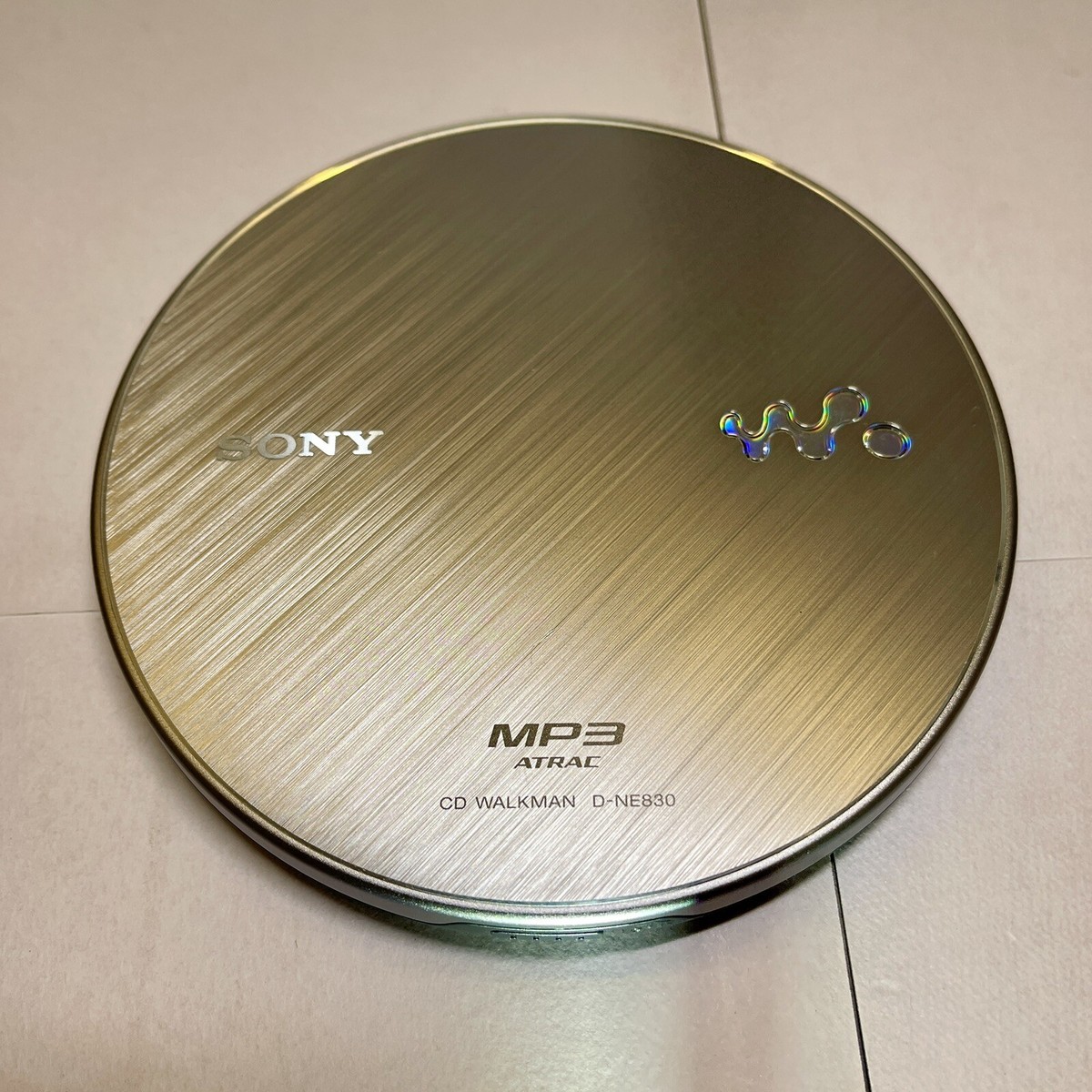 SONY D-NE830 CD Walkman Portable CD Player MP3 Silver tested