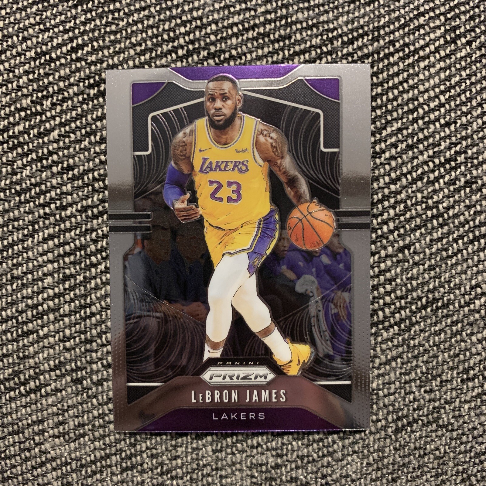 Lebron James 2019-2020 Panini PRIZM Base No.129 LAKERS UNIFORM