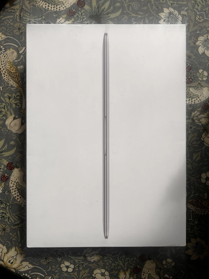 Apple Macbook A1534 12” 2017 Silver i5 8gb 512gb SSD BOX PACKAGING ONLY - Image 2 of 4