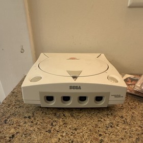 SEGA Dreamcast NTSC-U/C Console Bundle w/ Games Soulcalibur Resident Evil